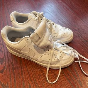 Nike White Gym Shoes Sneakers US 7